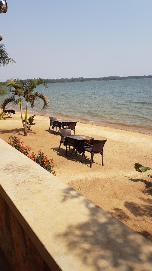 The Palms Beach Hotel And Restaurant Limited Entebbe Exterior photo